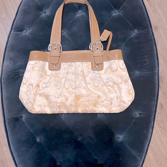 BEAUTIFUL, white and beige large COACH purse in excellent condition. - Picture 2 of 8